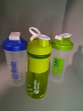 BlenderBottle Shaker Bottle Lot 3pc Protein Smoothie Gym Cups Mixing Bottles